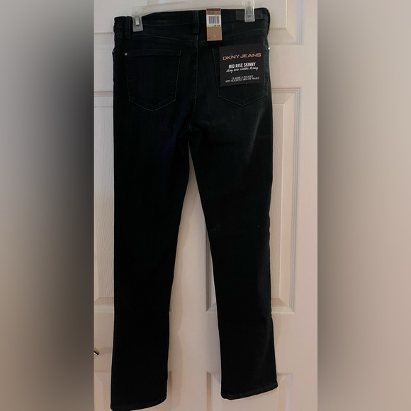 NWT Women’s DKNY Soho Classic Skinny 5 Pocket Mid-Rise Skinny Jean Size 4x30 - Picture 2 of 6